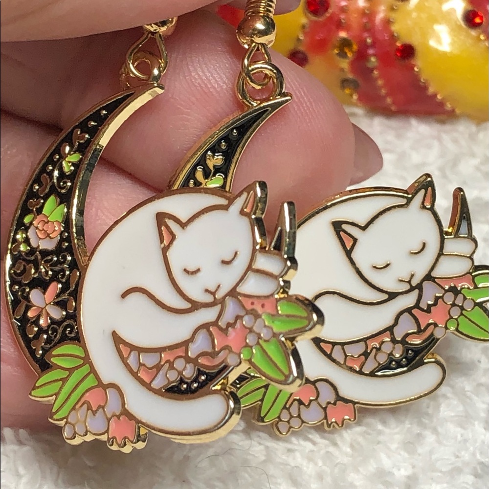 Betsey Johnson style large  pink cat charm earrings